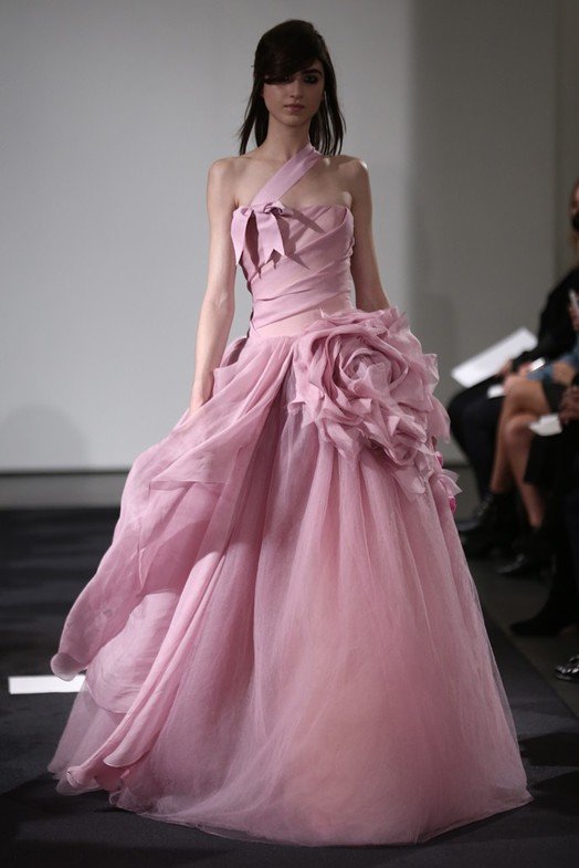 Пышное розовое свадебное платье Веры Вонг