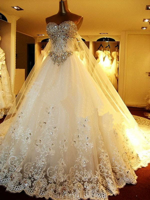 Свадебное платье с кристаллами Swarovski