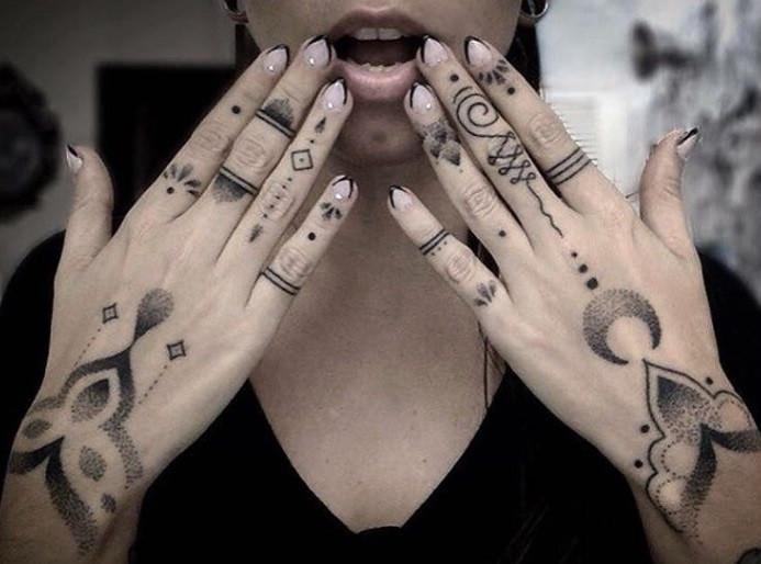 Татуировки на пальцах