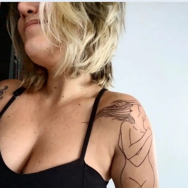 Татуировка для нежной чувственной девушки