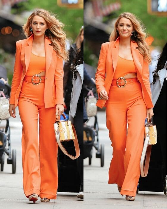 Красивый оранжевый деловой костюм