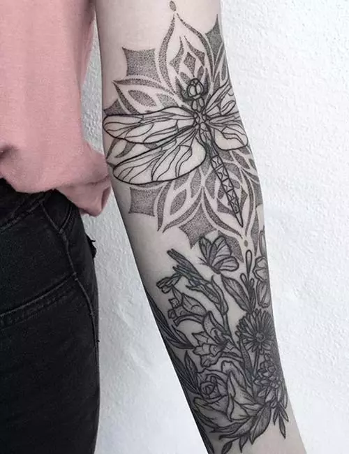 Татуировка с изображением бабочки для женщин