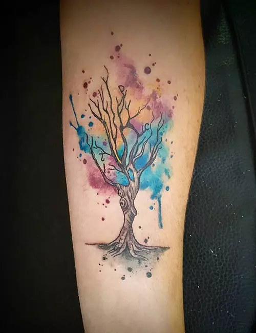 Романтический дизайн татуировки дерева для женщин