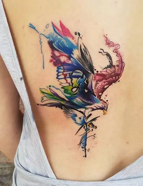 Акварельный дизайн татуировки орла для женщин