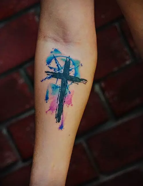 Дизайн татуировки крест для женщин
