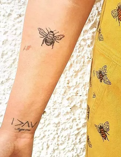 Татуировка пчелы