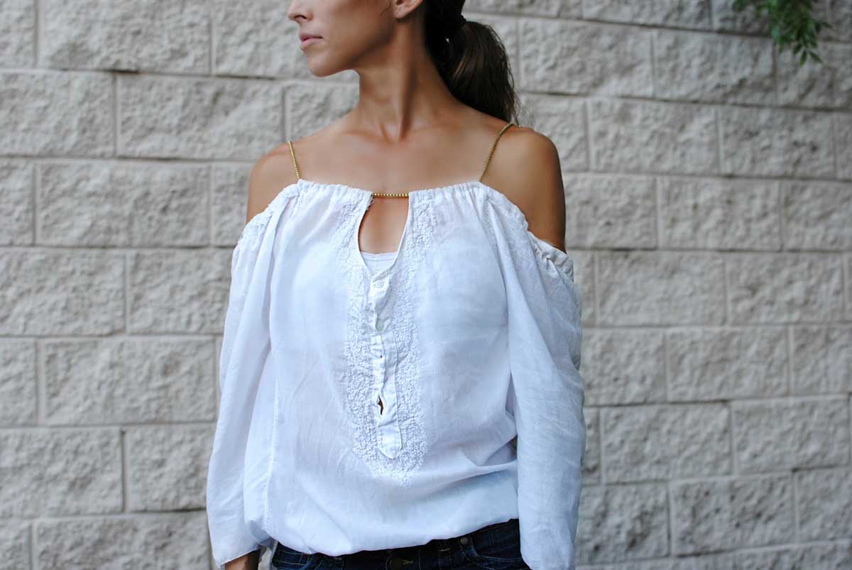 Модная белая блузка