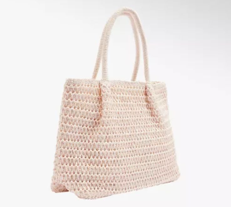 Соломенная сумка пастельно-розового цвета