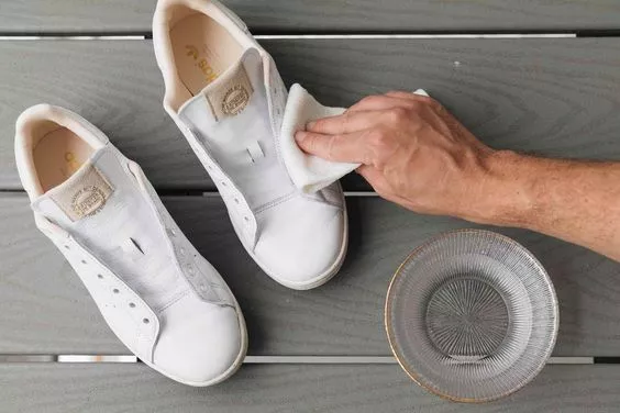 Как отмыть белую обувь