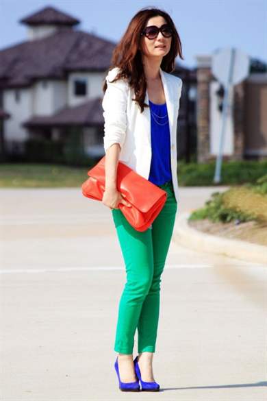 Образ для прогулки в цветных брюках