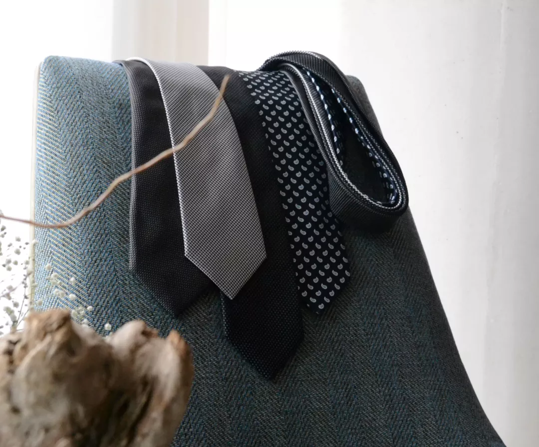 Как правильно стирать галстук