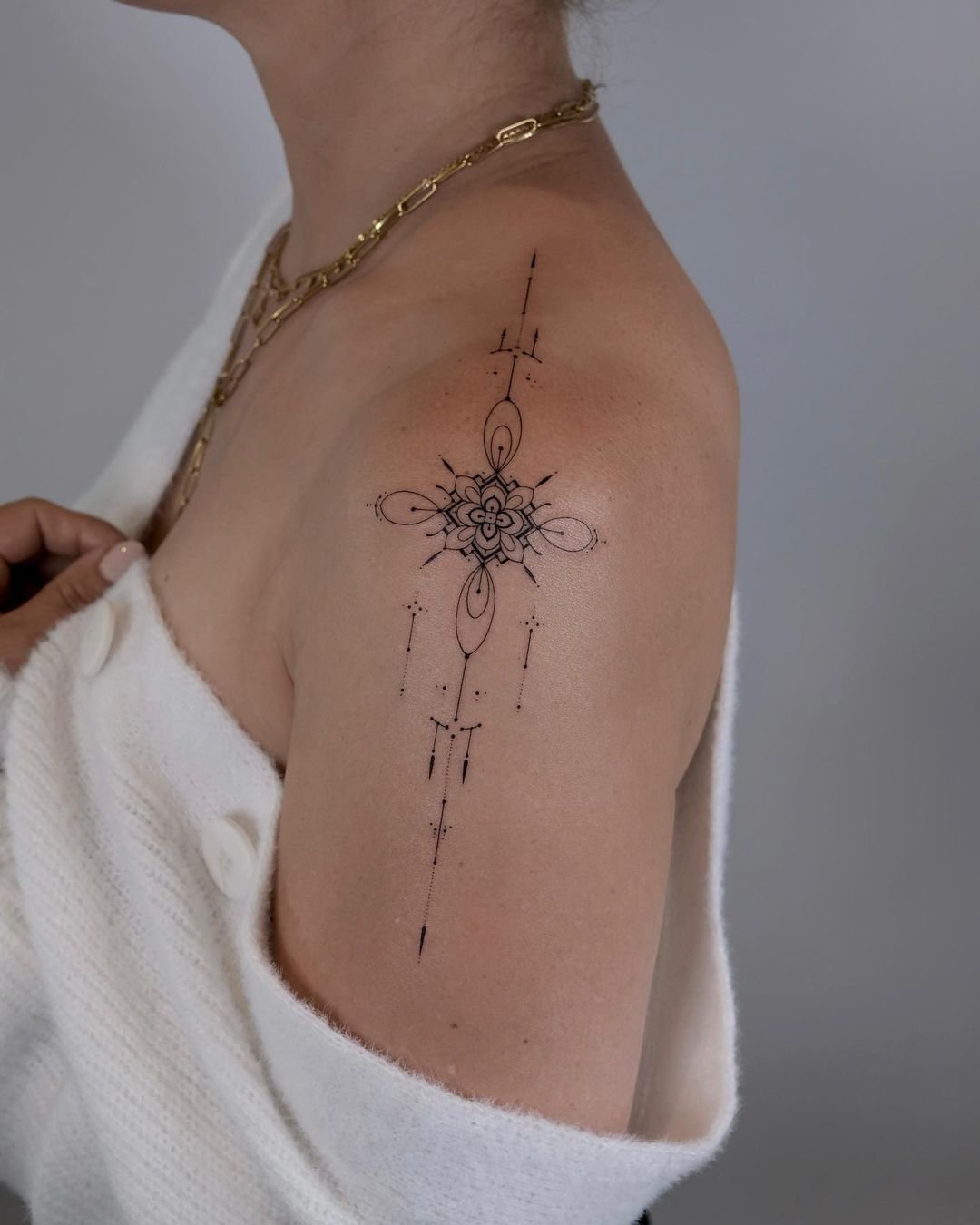 Орнаментальная татуировка для женщин