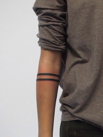 Татуировка - повязка на руке