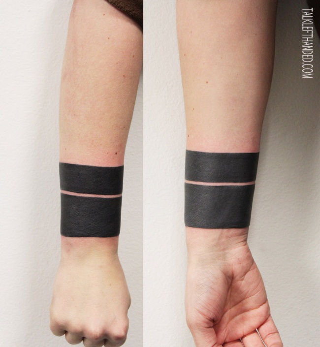 Татуировка - повязка на руке
