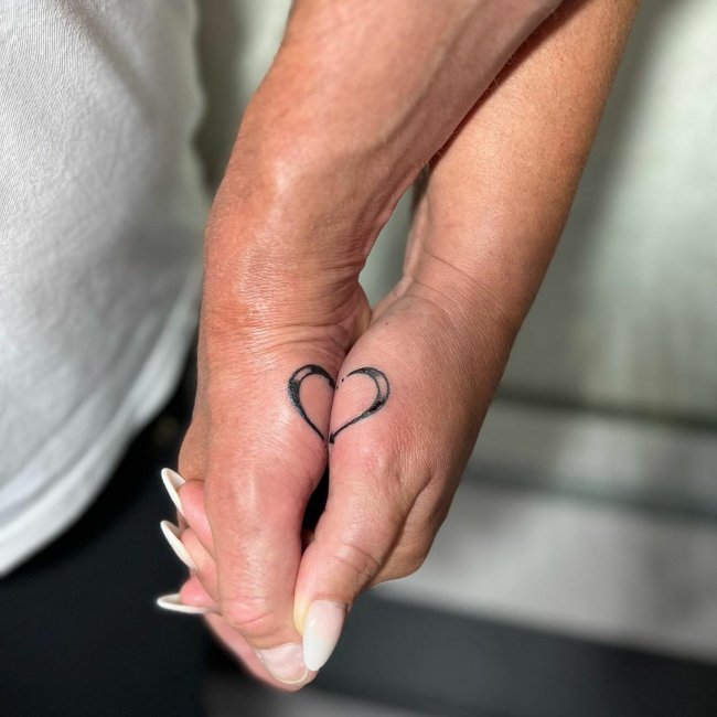 Татуировки для пар - сердце.