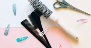 Эффективный и простой способ очистить расчёску от грязи и волос: советы и рекомендации
